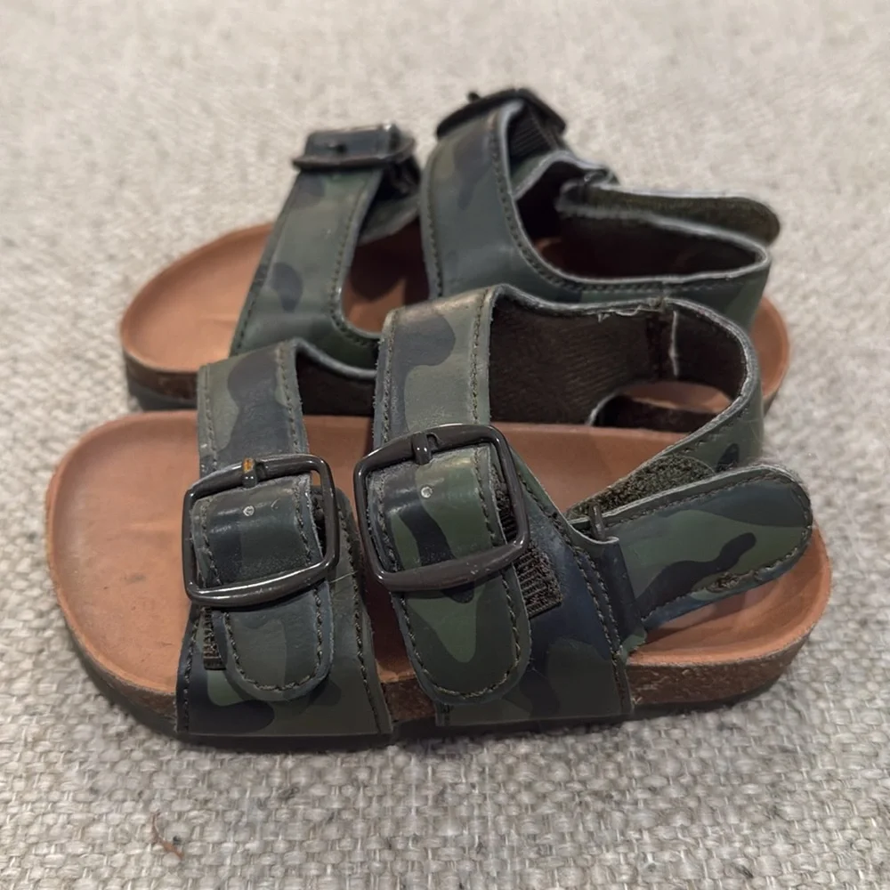 babyGap Baby Boy Green Camo Two Strap Velcro Walking Sandals Size 5 6